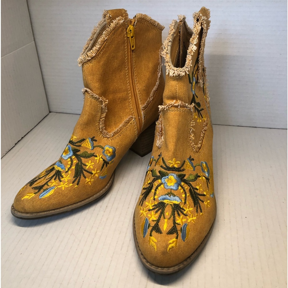 La Strada Western Floral Embroidered Ankle Boots Size 38 - US 7.5